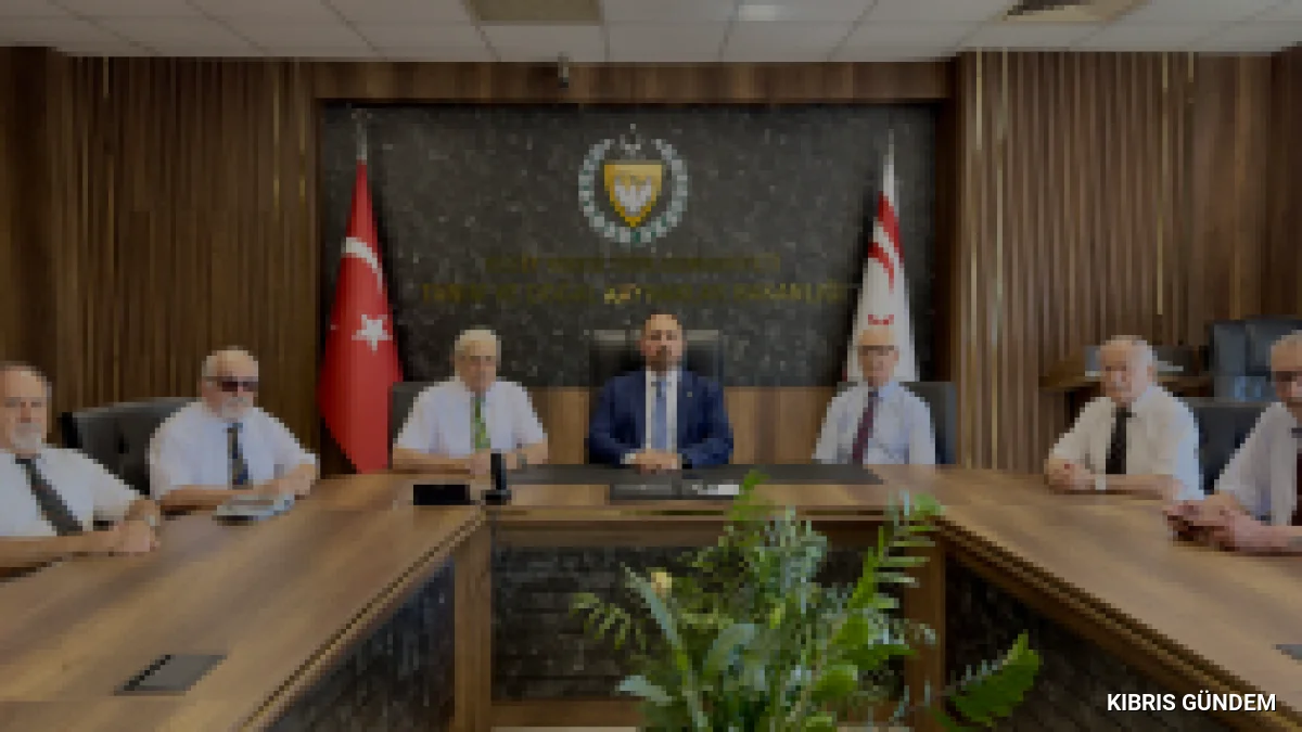 Bakan Hüseyin Çavuş TMT Mücahitler Derneği heyetini kabul etti