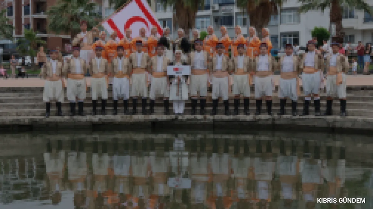 İskele Belediyesi Halk Dansları Topluluğu Samsun festivalinde sahnede
