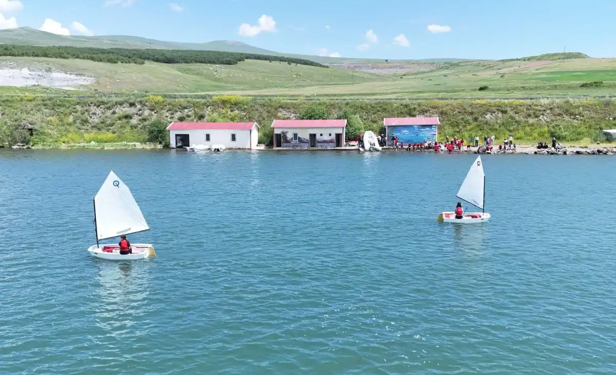 Kars'ta yelken heyecanı başladı: Çıldır Gölü'nde hedef Anadolu Ligi