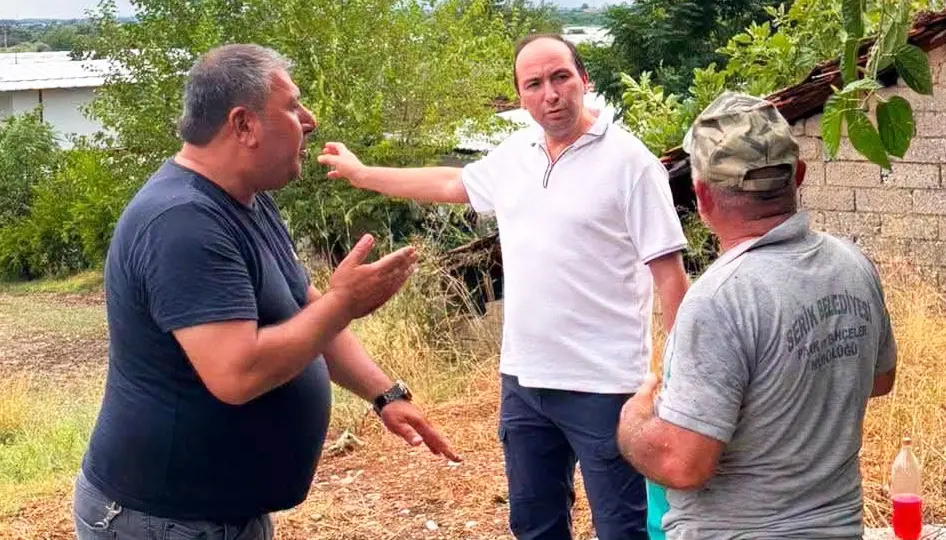 Serik belediyesi fırtına ve hortumun yaralarını sarıyor