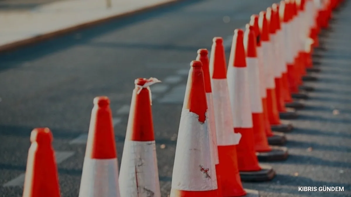 Çatalköy Esentepe Belediyesi iki yolu asfaltlama için trafiğe kapattı