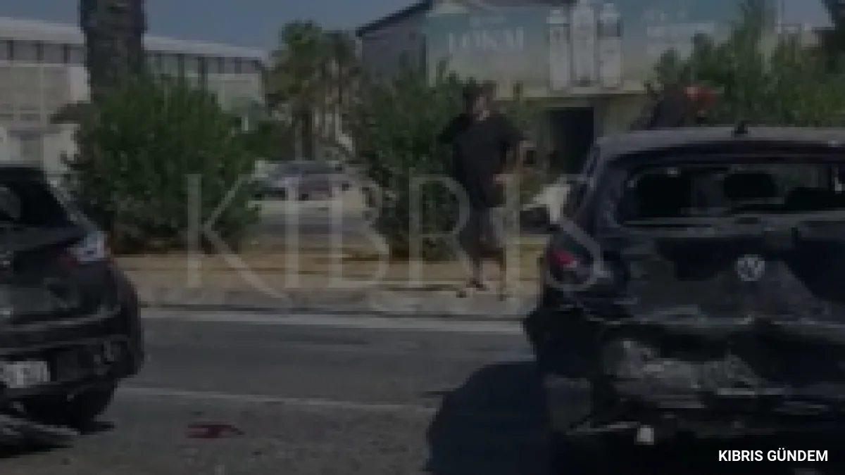 Lefkoşa Dr Fazıl Küçük Bulvarında zincirleme kaza 4 yaralı