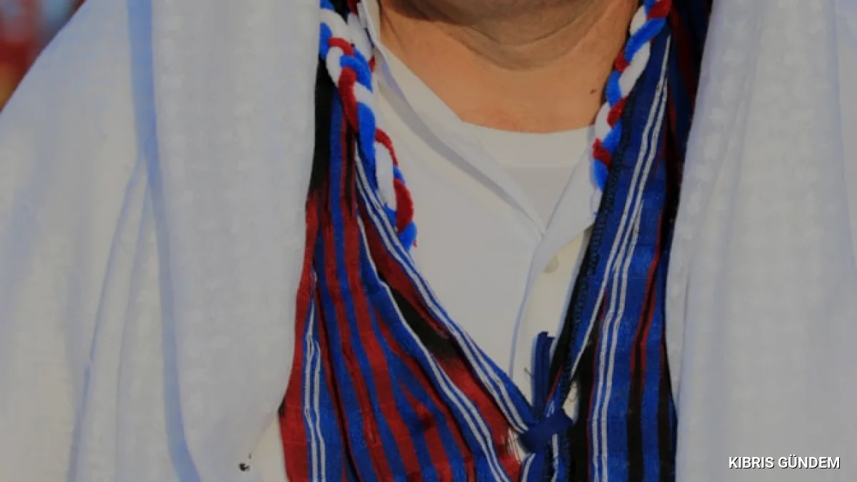 Trabzonspor Taraftarından Papara Parkta Deveyle Sıra Dışı Gösteri