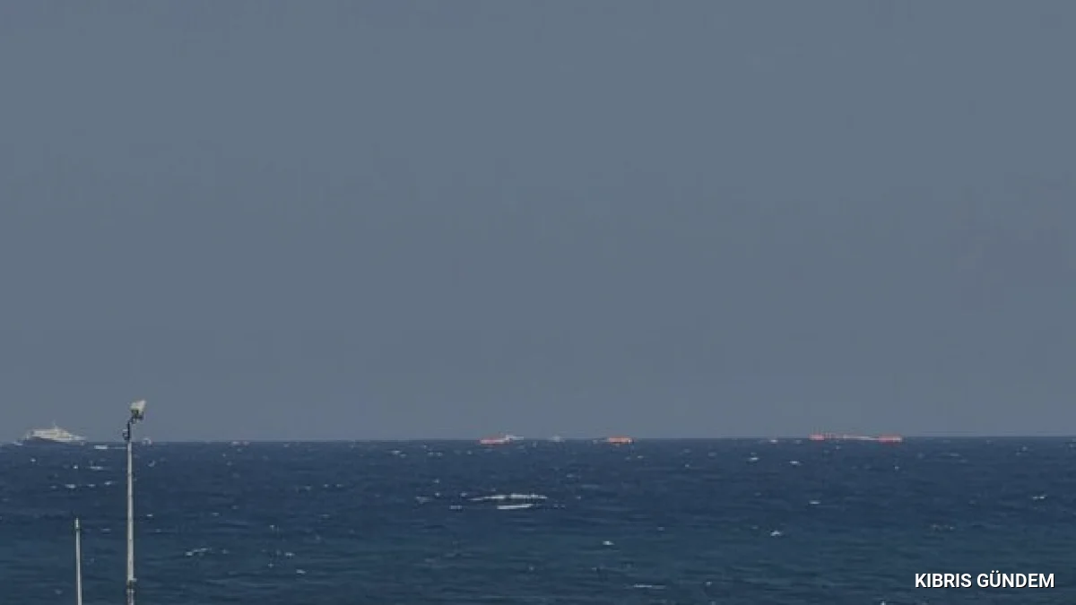 Girne açıklarında 270 kişiyi taşıyan yolcu gemisi battı