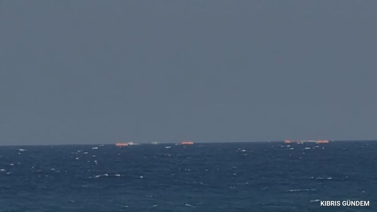Girne açıklarında batan gemide tahliye operasyonu sürüyor