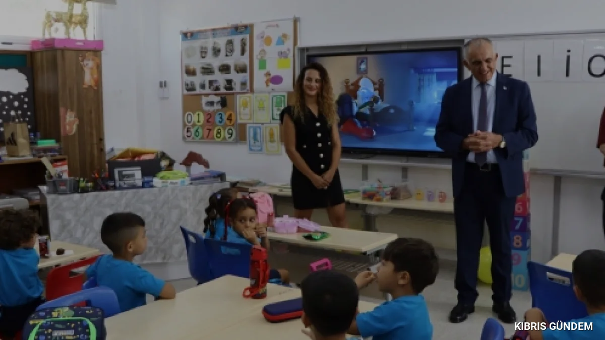 Milli Eğitim Bakanı Çavuşoğlu Çayırova İlkokulu'nu Hizmete Açtı