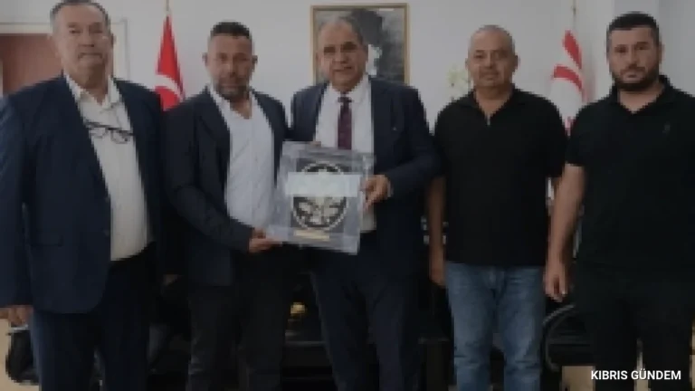 Bakan Sucuoğlu Kıbrıs Türk Çiftçiler Birliği heyetiyle görüştü