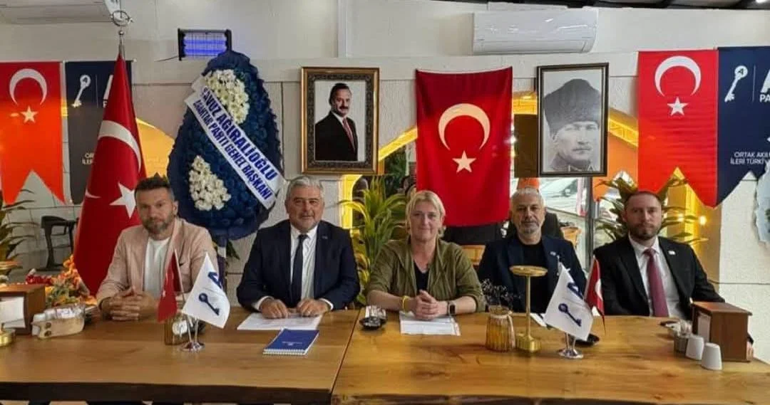 Anahtar Parti Karadeniz Ereğli'de ilçe yönetimini tanıttı
