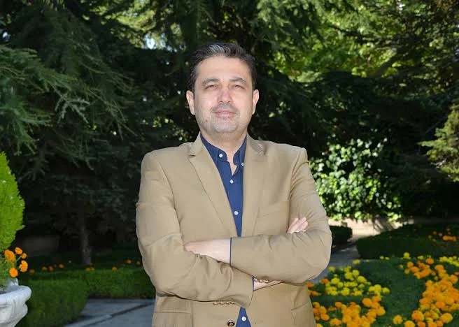 Av. Altıparmak: "Siyasi parti kendi kararıyla kapanırsa ne olur?"