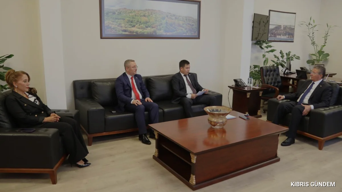 Başbakan Ünal Üstel TÜRKPA Heyetini Makamında Kabul Etti