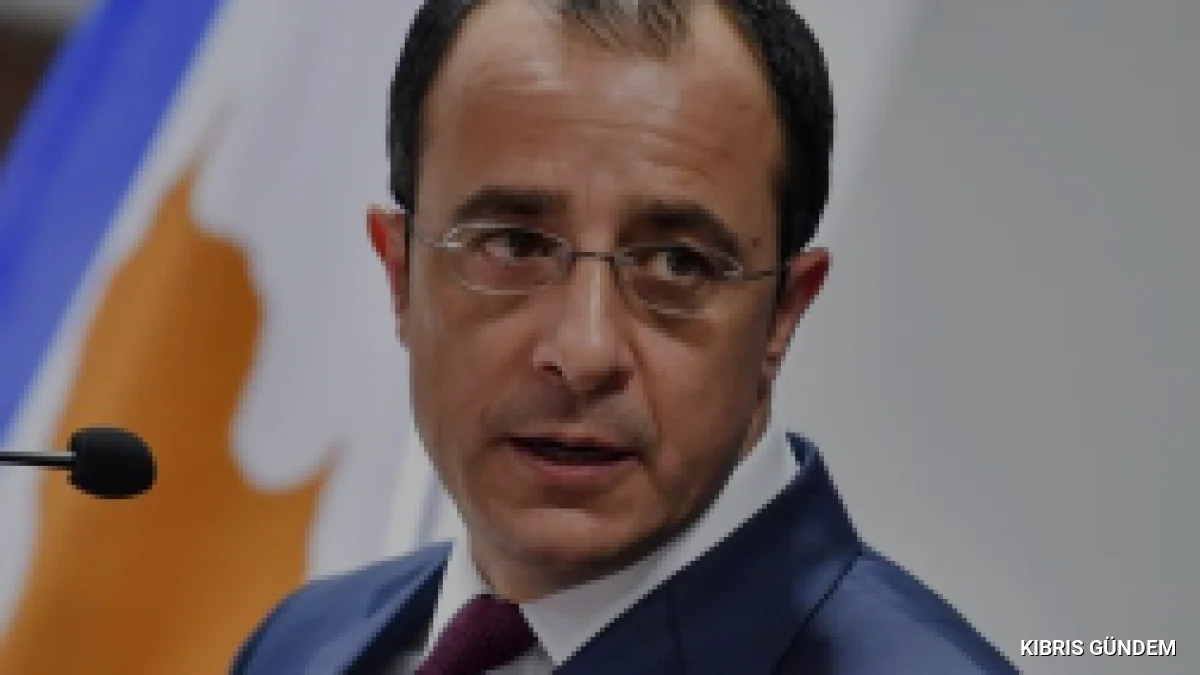 Cyprus Mail Nikos Hristodulidis ve Papadopulos Kıyaslaması