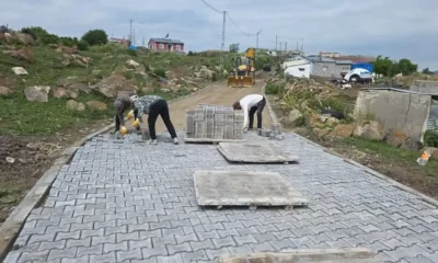 Kars'ta kırsal altyapı atağı: Parke taşı ve asfalt çalışmaları aralıksız sürüyor