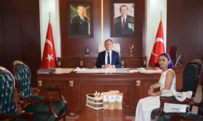 'Mor saçlı' çiftçiden Kaymakam Akpınar'a ziyaret