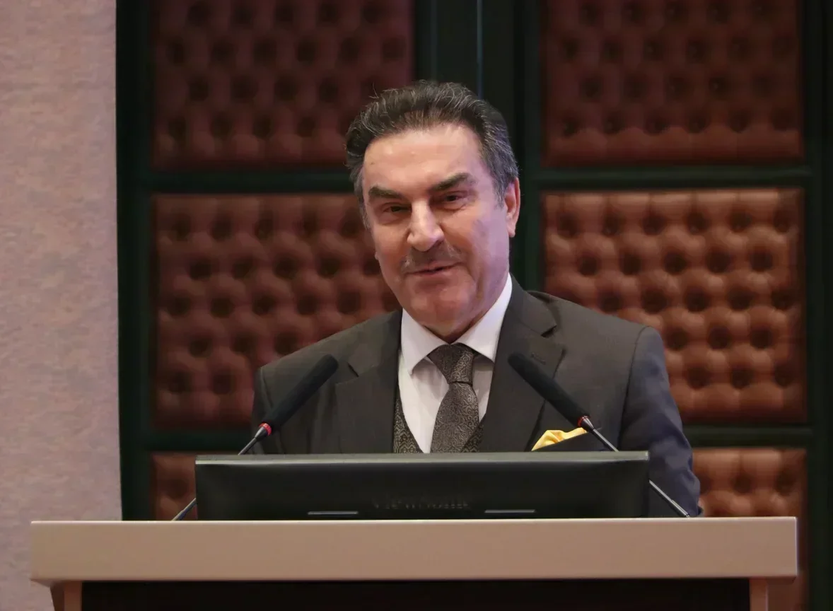 Prof. Dr. Zakir Avşar: “Yeni” deyince yeni olunur mu?"