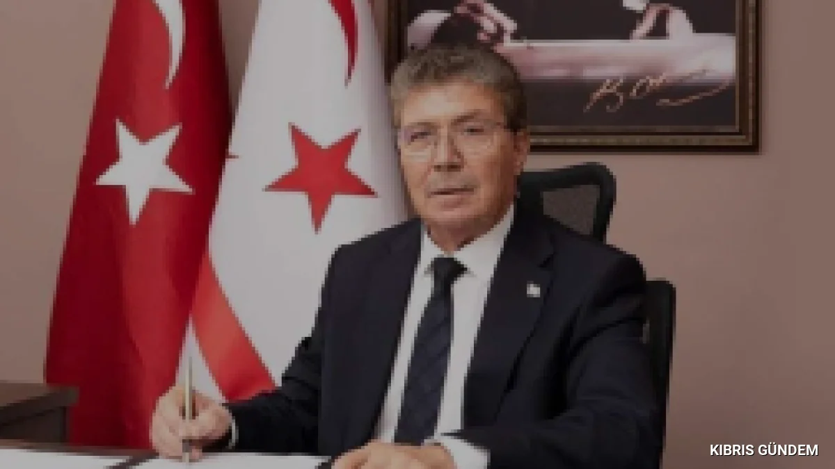 Ünal Üstel Hakan Fidanın Kıbrıs Meselesindeki Tutumunu Destekledi