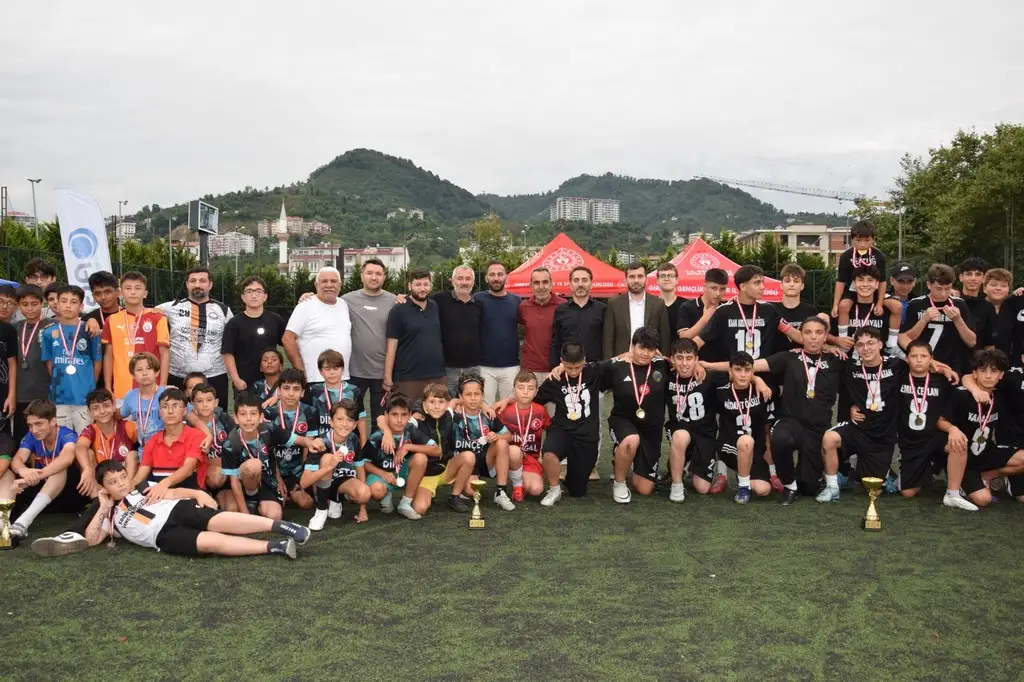 AGD yaz Kur'an kursları futbol turnuvası heyecanla tamamlandı