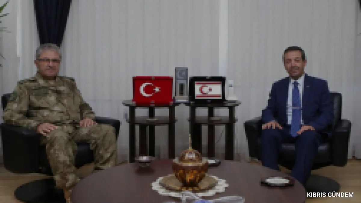 Dışişleri Bakanı Ertuğruloğlu Kara Kuvvetleri Komutanı Tokel ile Bir Araya Geldi