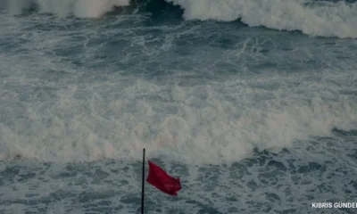Girne Belediyesinden deniz uyarısı tüm plajlarda kırmızı bayrak