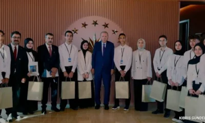 Hala Sultan İlahiyat Koleji Öğrencileri Erdoğan ile Buluştu