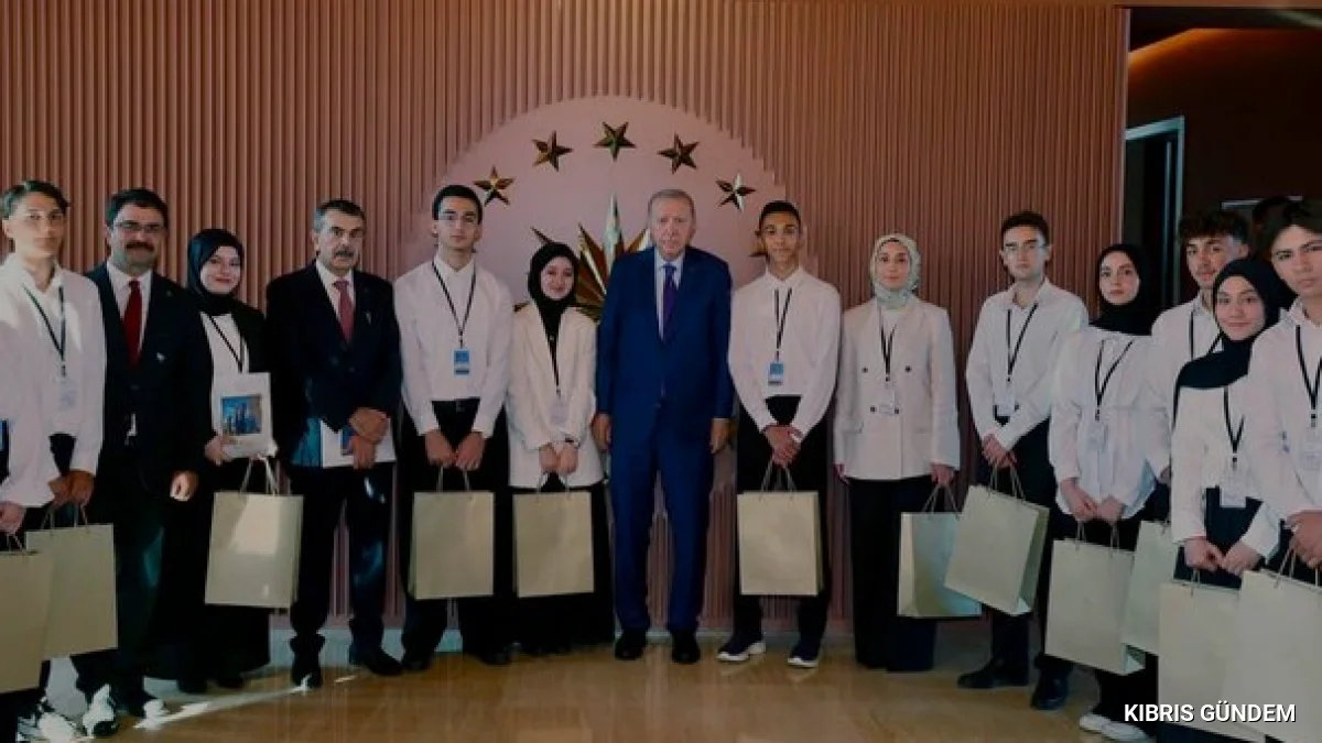 Hala Sultan İlahiyat Koleji Öğrencileri Erdoğan ile Buluştu