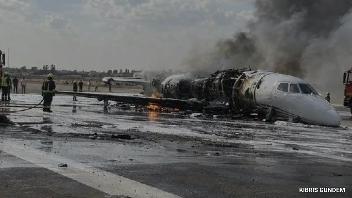 Hamdi Akın'a ait özel jet Libya Misrata Havalimanı'nda yandı