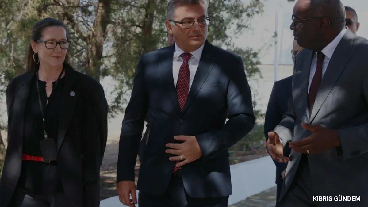 Tufan Erhürman ve Nikos Hristodulidis Lefkoşa Ara Bölgede Görüştü